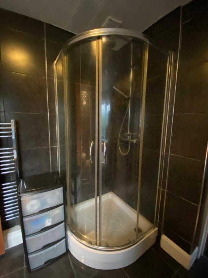 Medway Getaway - 3 Bed Home With Luxury Bathroom Chatham  Exterior photo